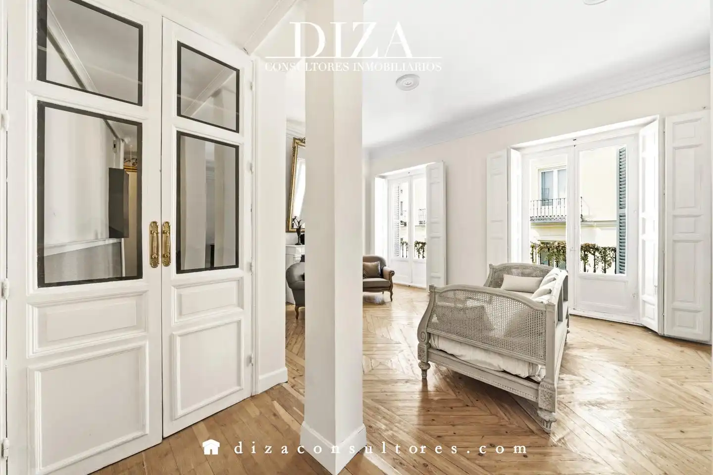 Living room of Flat for sale in Madrid  with Air Conditioner, Terrace and Furnished
