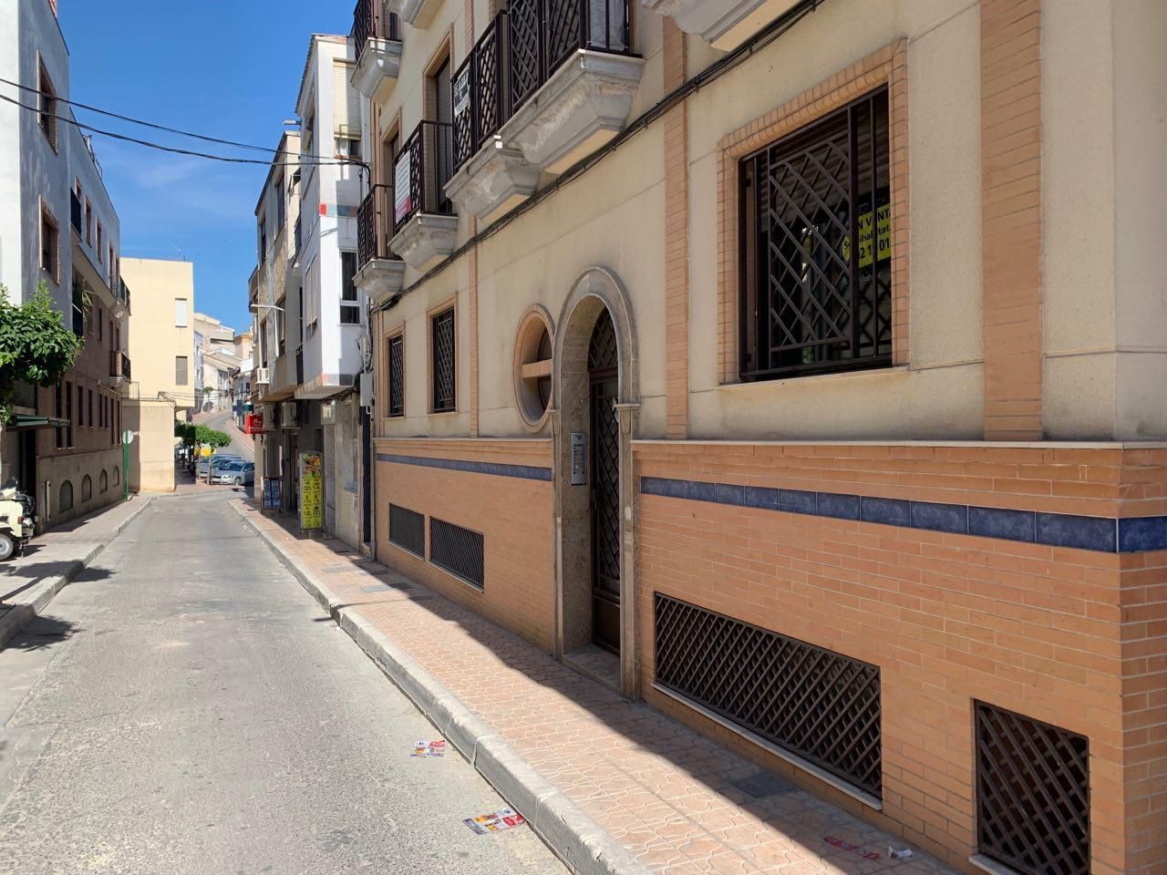 Vista exterior de Pis en venda en Mengíbar amb Piscina comunitària