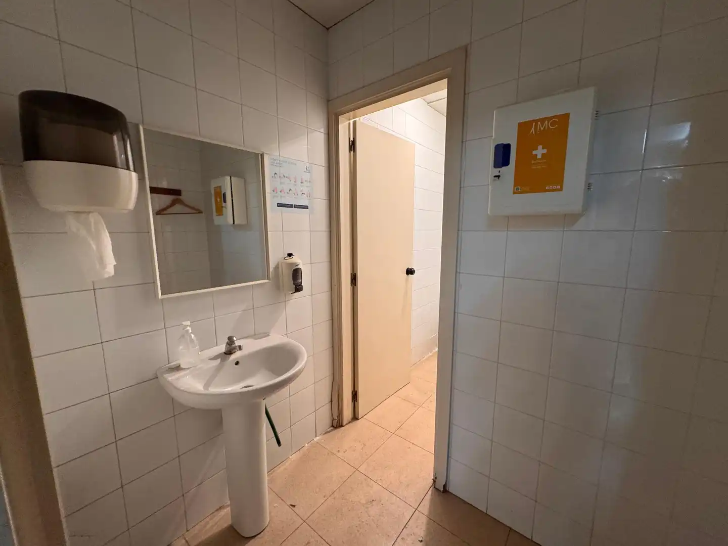 Bathroom of Commercial properties for sale in Barcelona