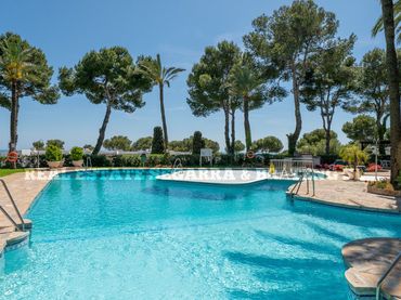 Apartment with pool for sale in Calle Dalia