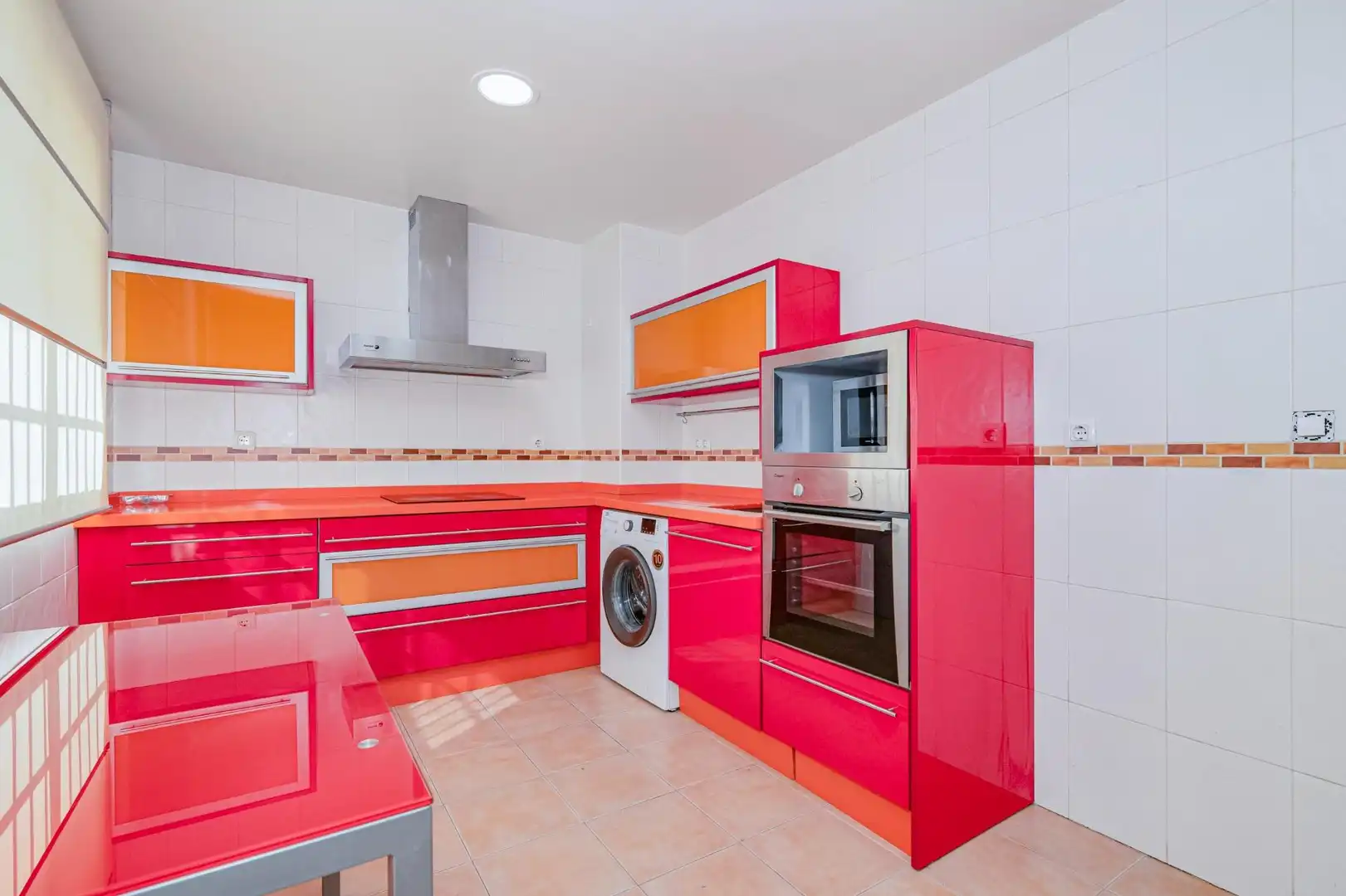 Casa aparellada amb terrassa en venda a Jun, imagen 7