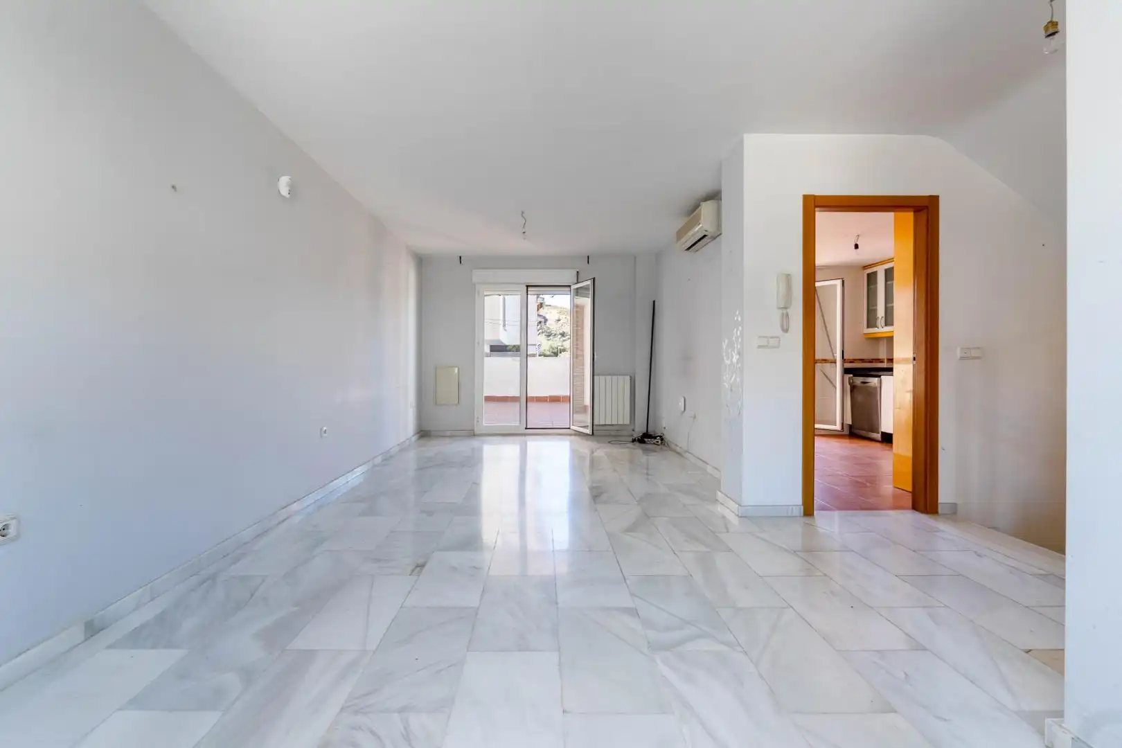 Casa adosada en venta en Cenes de la Vega con Aire acondicionado, Calefacción y Jardín privado