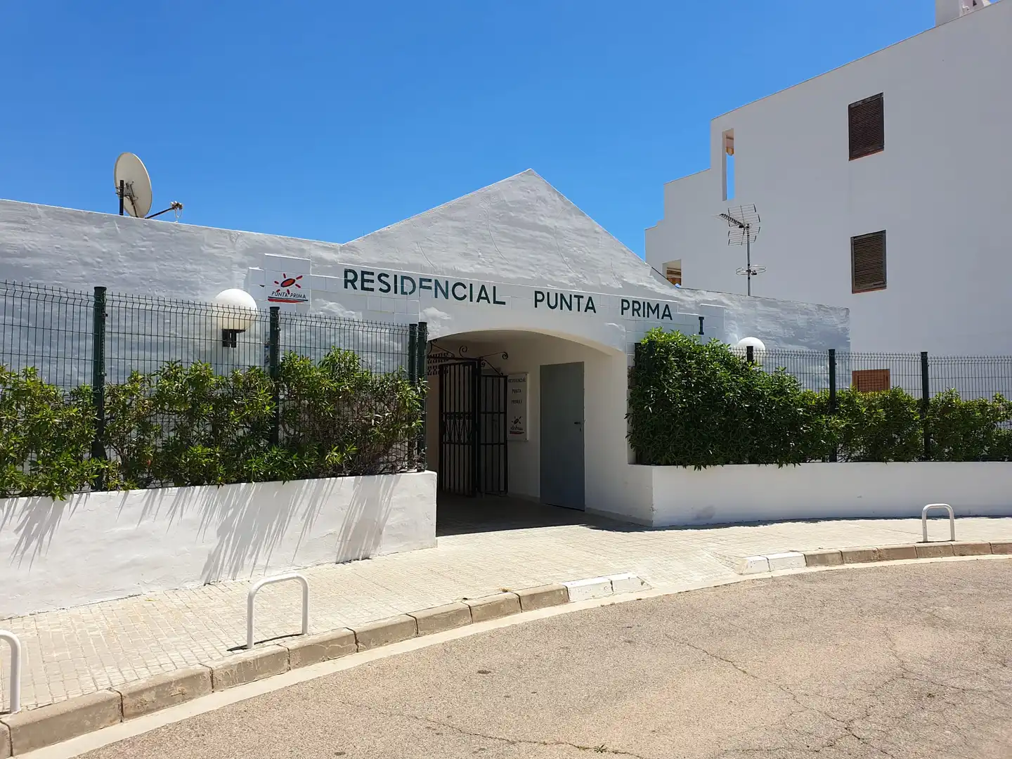 Planta baja de alquiler en Carrer del Monestir de Poblet, 1, La Pineda