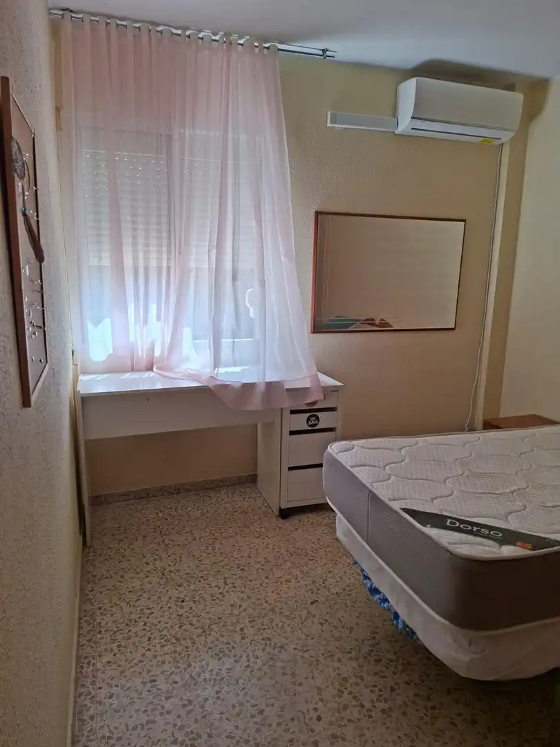 Habitación de Piso de alquiler en Sevilla con Aire acondicionado, Amueblado y Balcón