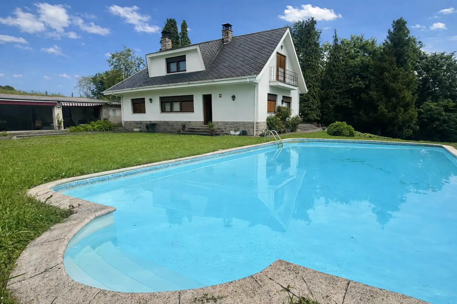 Swimming pool of Houses for sale in Sariego  with Heating, Private garden and Parquet flooring