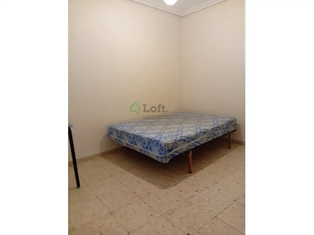 Schlafzimmer von Wohnung zur Miete in Badajoz