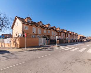 Vista exterior de Casa o xalet en venda en Leganés amb Aire condicionat, Calefacció i Jardí privat