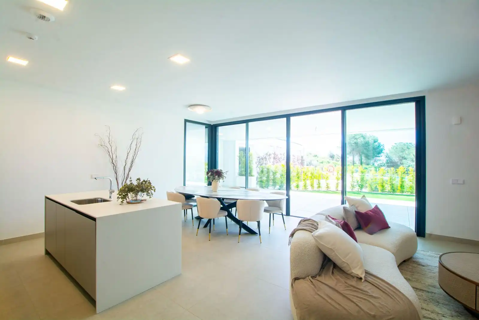 Sala d'estar de Planta baixa en venda en Marbella amb Aire condicionat, Calefacció i Jardí privat