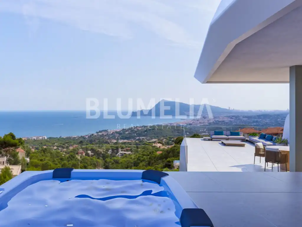 House with pool for sale in Avenida Principal De La Sierra, imagen 2
