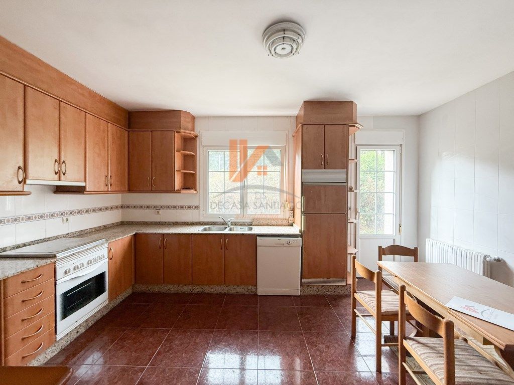 Cuina de Casa o xalet en venda en Teo amb Terrassa