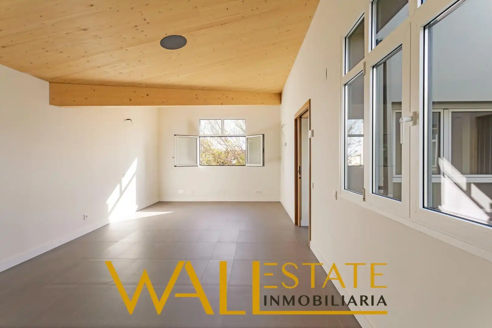 Vista exterior de Casa o xalet en venda en Madrid amb Calefacció, Jardí privat i Terrassa