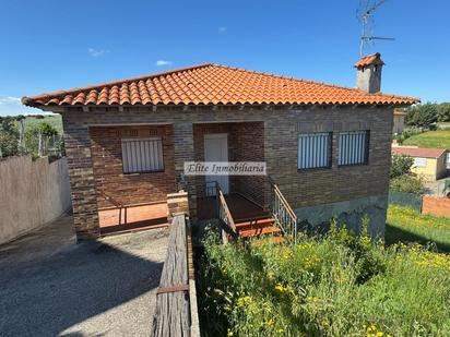 Vista exterior de Casa o xalet en venda en El Casar de Escalona amb Calefacció i Jardí privat