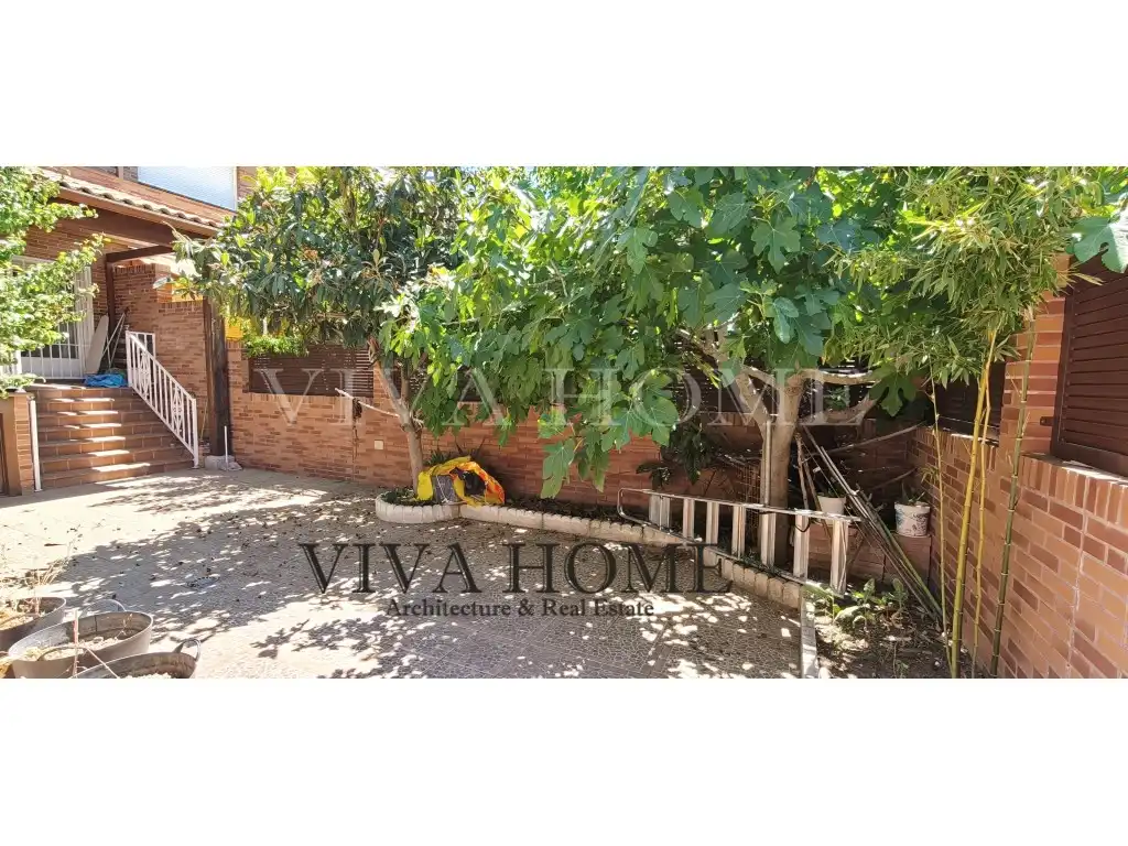 Exterior view of Houses for sale in Parla