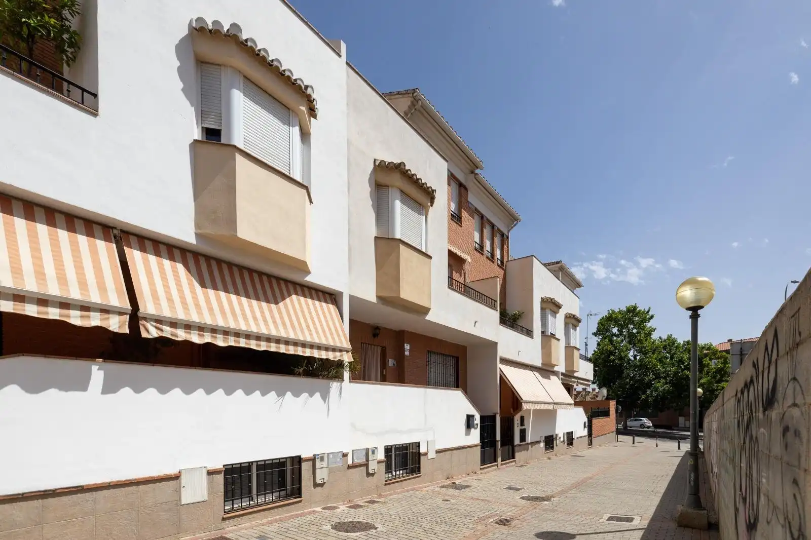 Vista exterior de Casa o xalet en venda en Granada