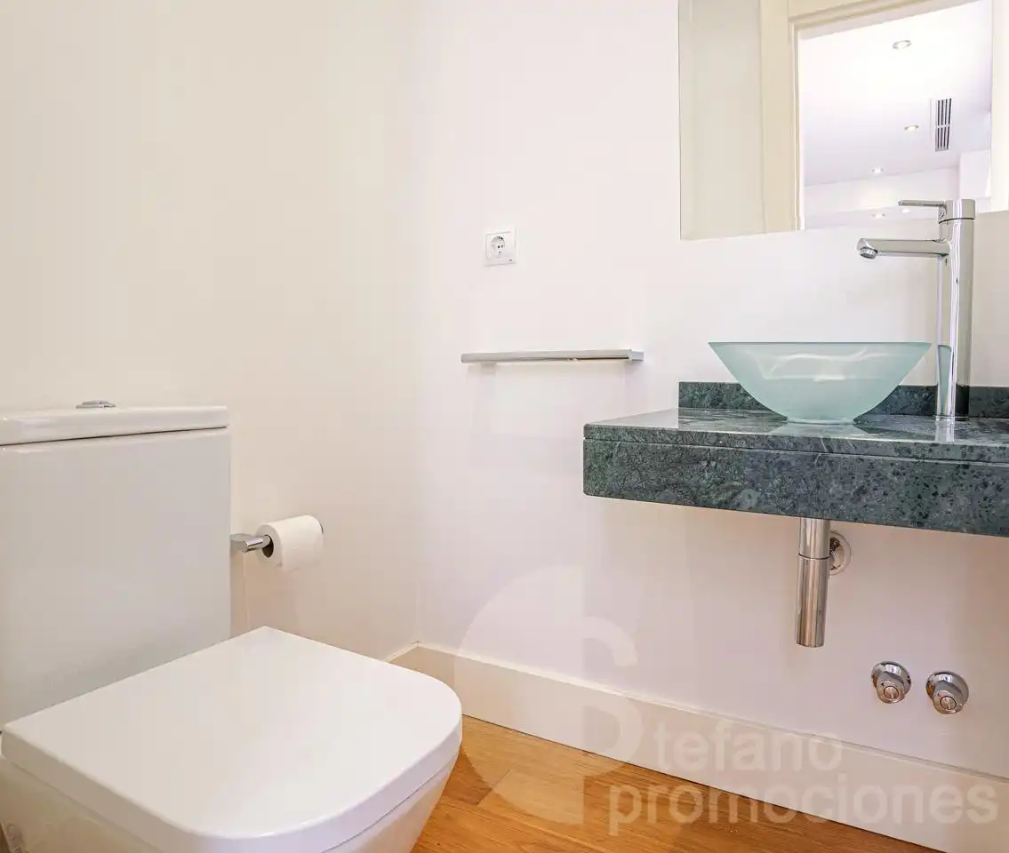 Baño de Ático de alquiler en Málaga con Aire acondicionado, Calefacción y Parquet