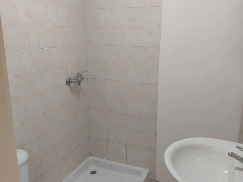 Baño de Local de alquiler en Ourense Capital  con Calefacción y Terraza