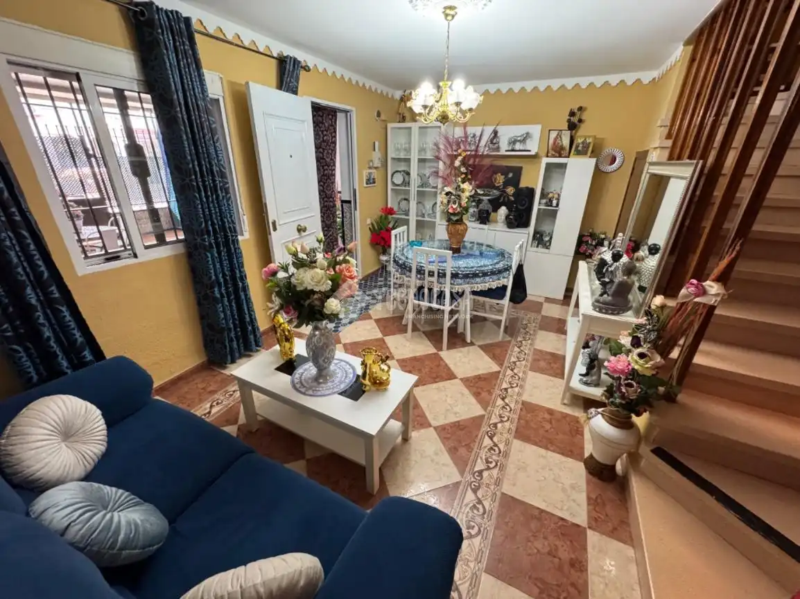 Sala de estar de Casa adosada en venta en Écija