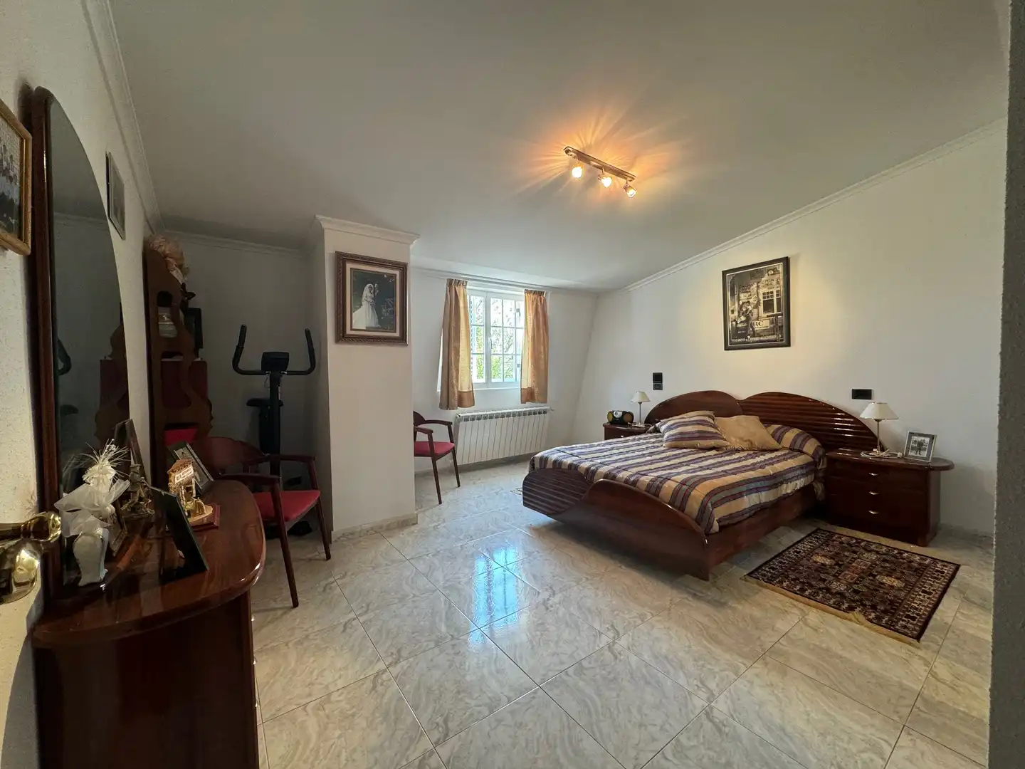 Habitación de Casa adosada en venta en Valoria la Buena con Calefacción, Jardín privado y Parquet
