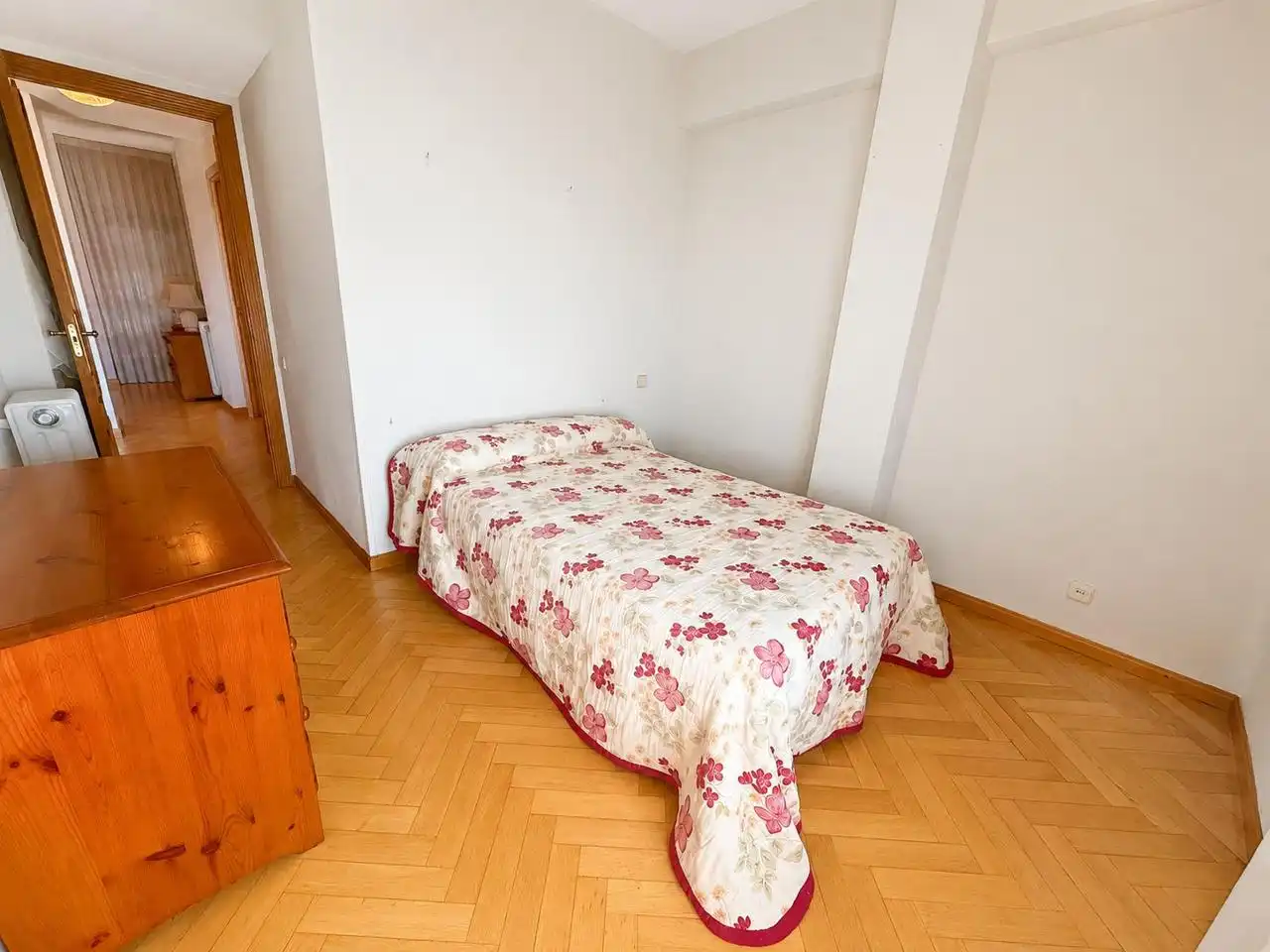 Habitación de Piso en venta en Madrid con Calefacción, Parquet y Terraza