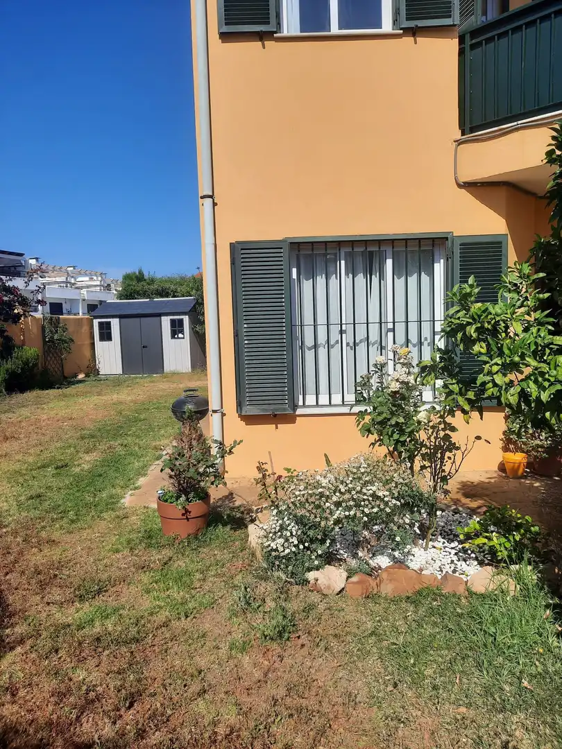 Jardín de Casa adosada de alquiler en La Línea de la Concepción con Jardín privado, Amueblado y Piscina comunitaria