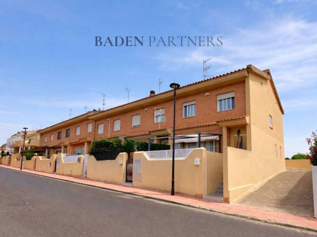 Casa adosada en Venta en Calle Castellón en Càlig