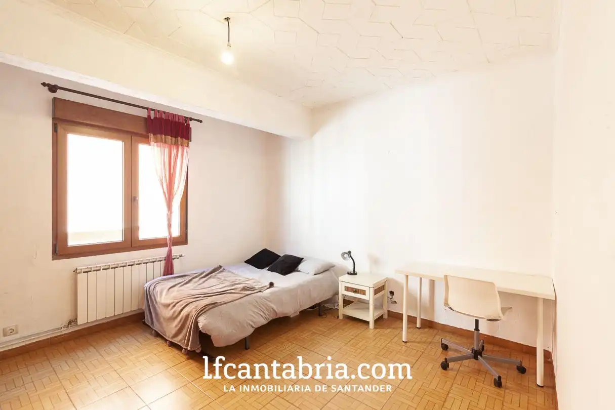 Schlafzimmer von Wohnung zum Verkauf in Santander mit Heizung und Parkett