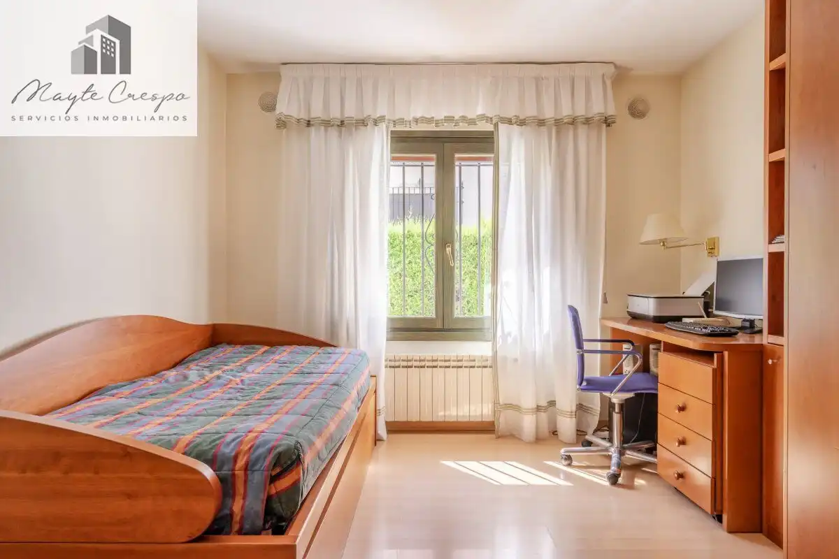 Habitación de Casa o chalet en venta en La Zubia con Aire acondicionado, Calefacción y Jardín privado