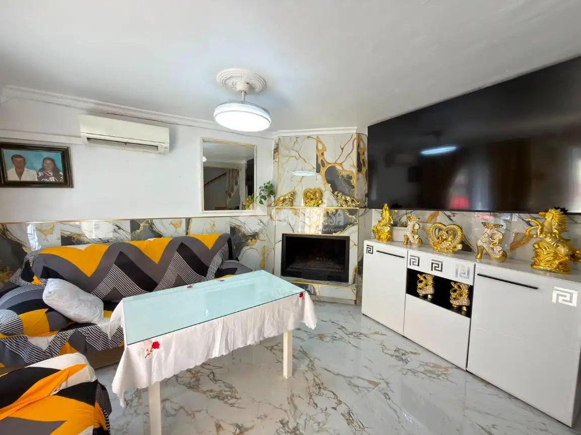 Sala de estar de Casa adosada en venta en Antequera con Aire acondicionado, Terraza y Trastero