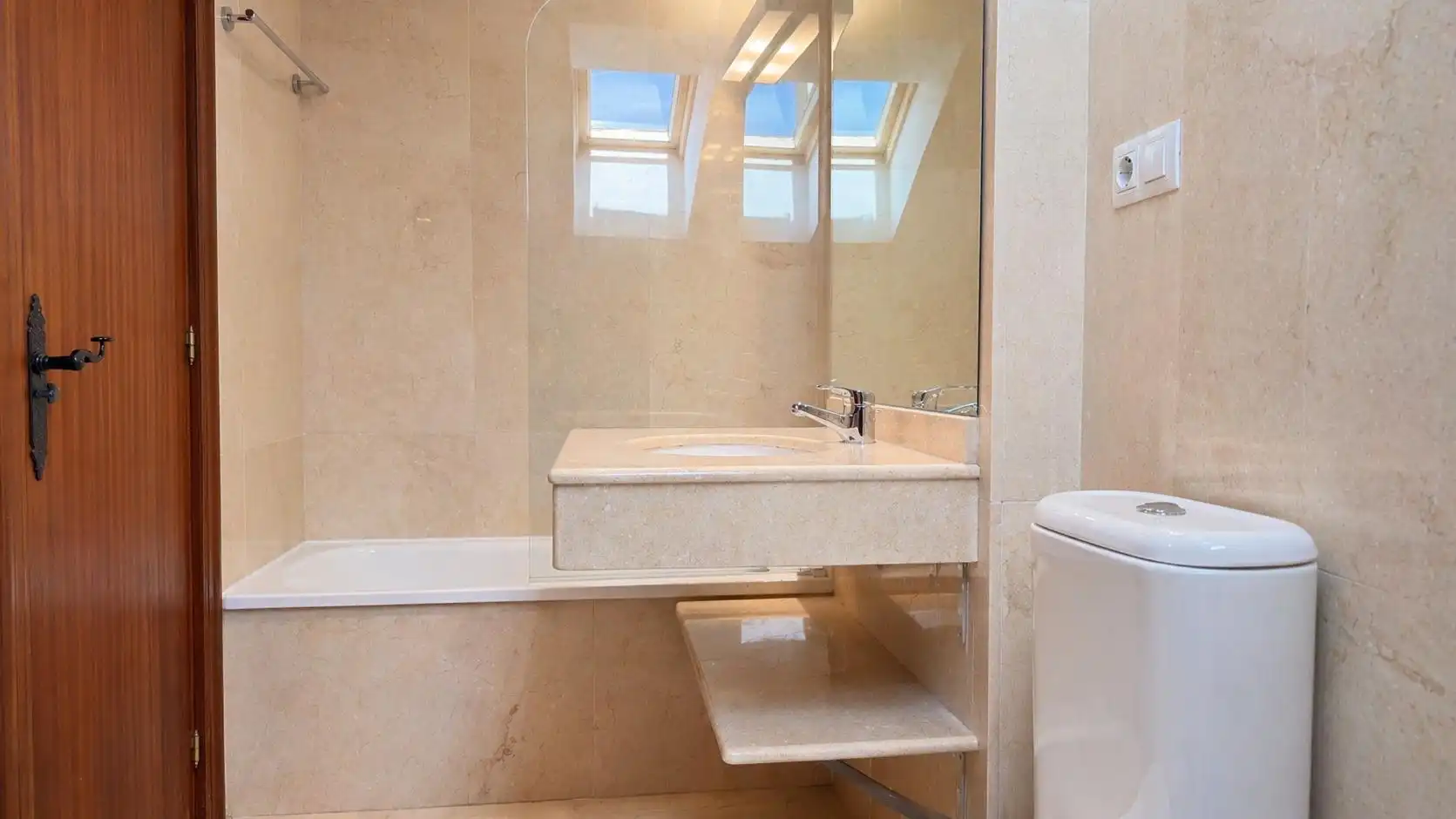 Badezimmer von Maisonette zum Verkauf in Comillas (Cantabria) mit Heizung