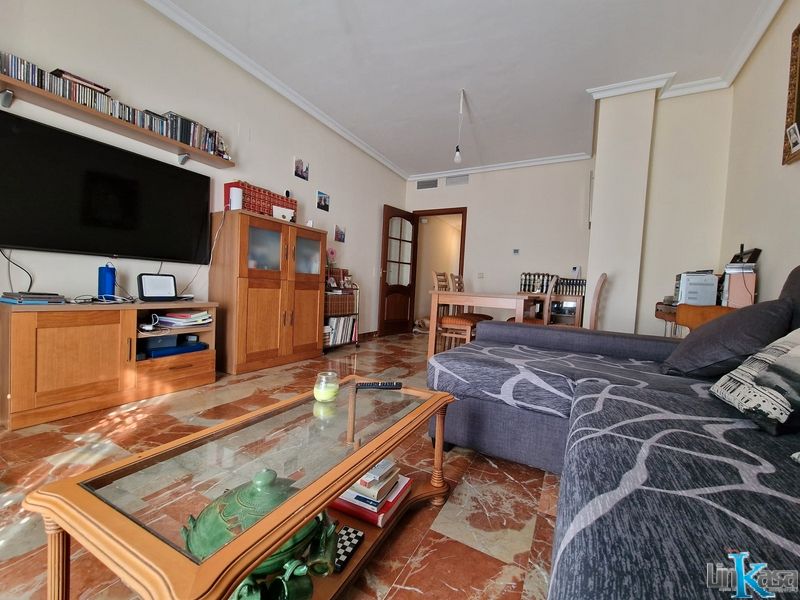 Living room of Flat for sale in Linares  with Air Conditioner, Heating and Storage room