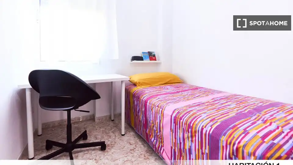 Habitación de Piso para compartir en Sevilla con Aire acondicionado, Terraza y Amueblado