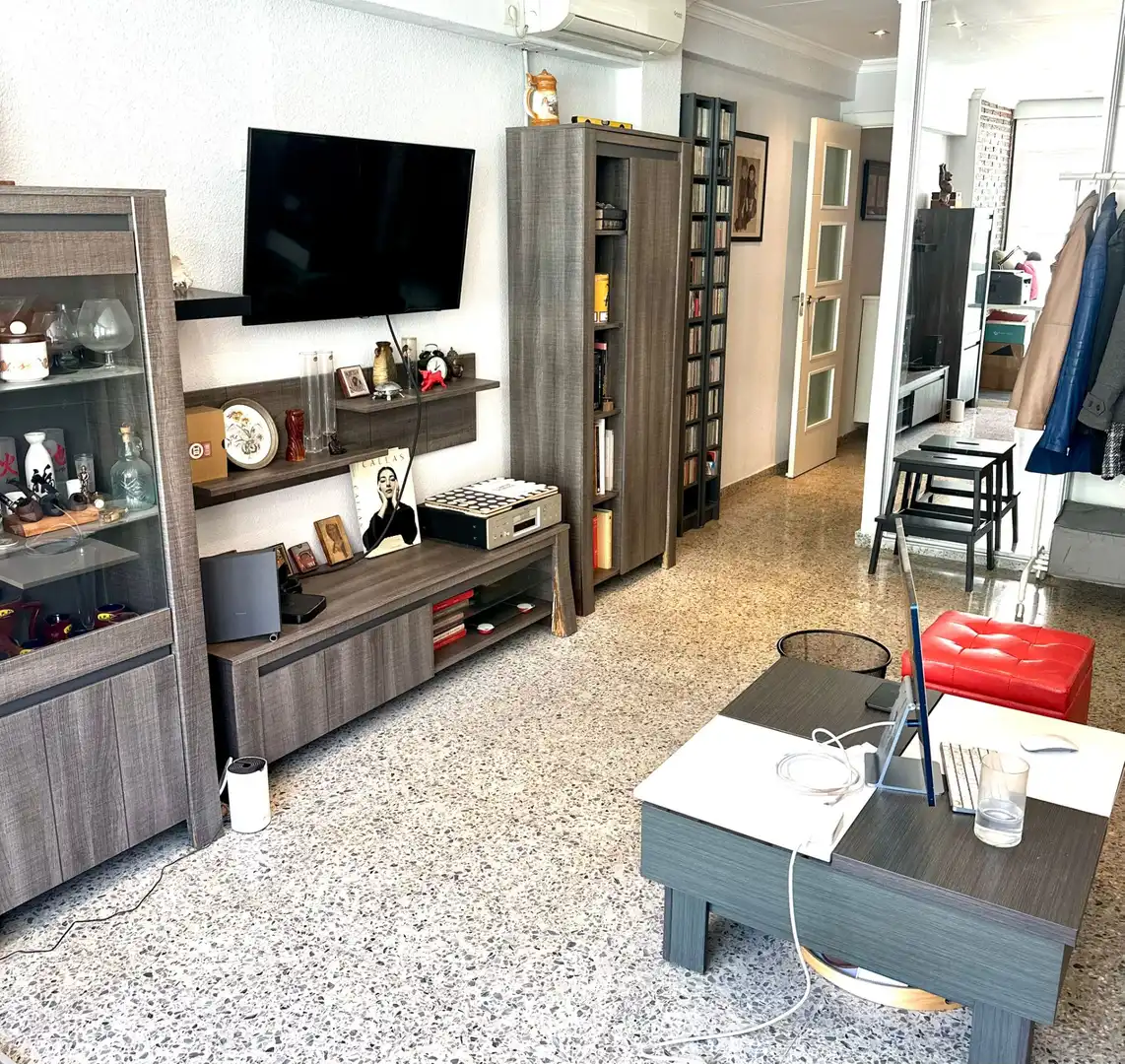 Flat with terrace for sale in Carrer de Godofred Ros, imagen 5
