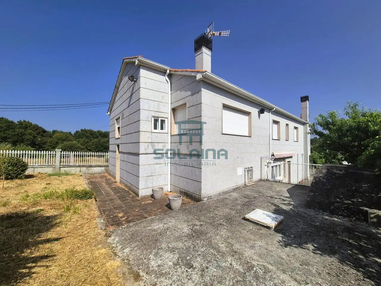 Vista exterior de Casa o xalet en venda en Coles amb Calefacció, Jardí privat i Moblat