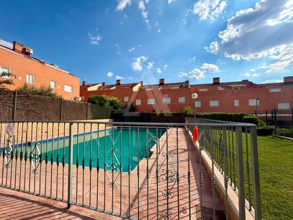 Piscina de Casa o xalet en venda en Guadalajara