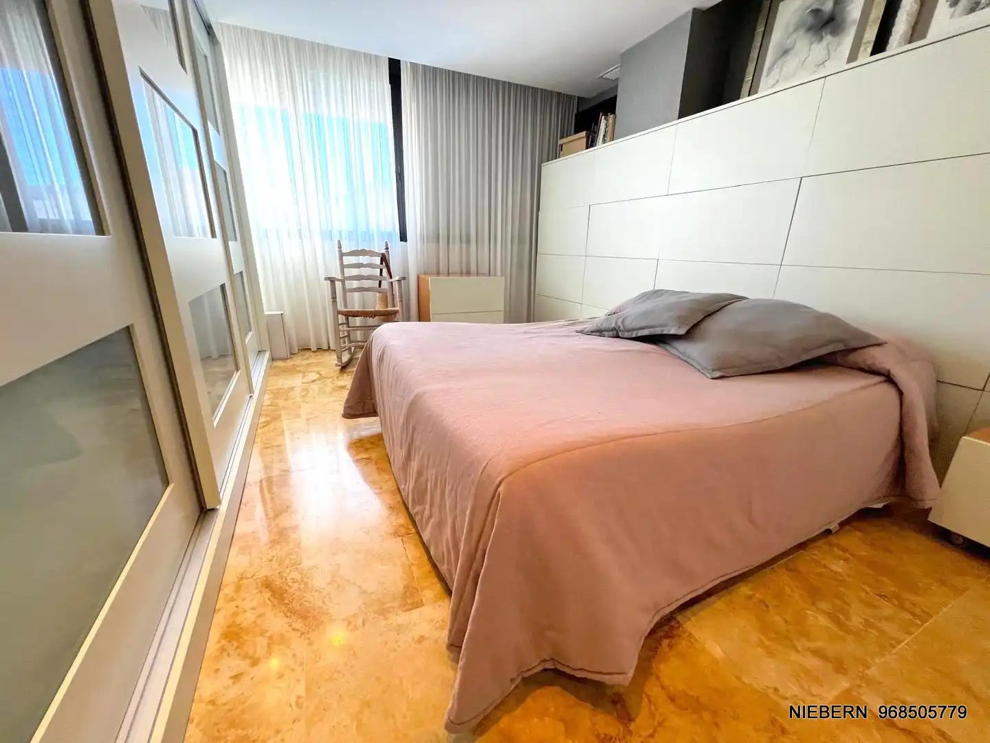 Wohnung zur Miete in Avenida Reina Victoria Eugenia, Alameda