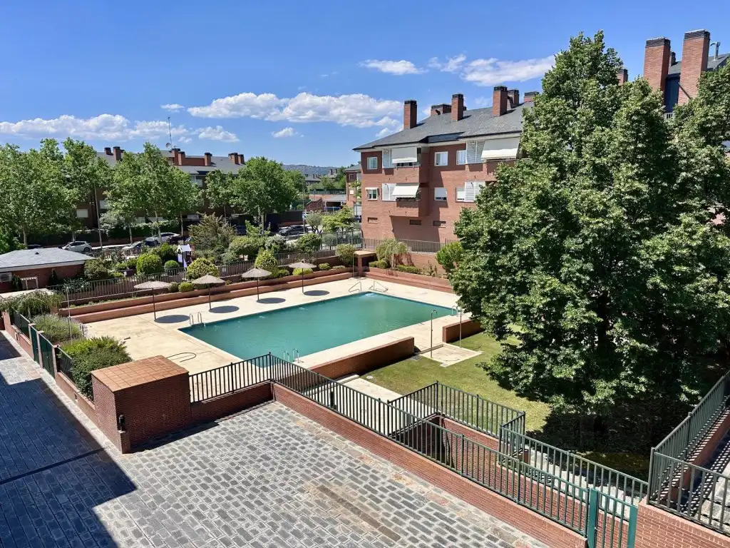 Piscina de Piso en venta en Las Rozas de Madrid