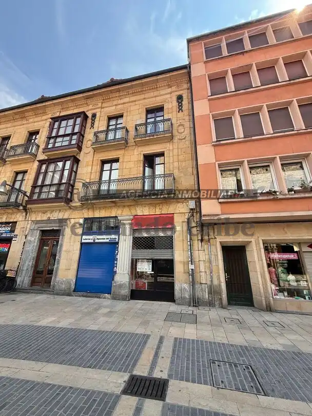 Local comercial de lloguer a Andra Mari Kalea