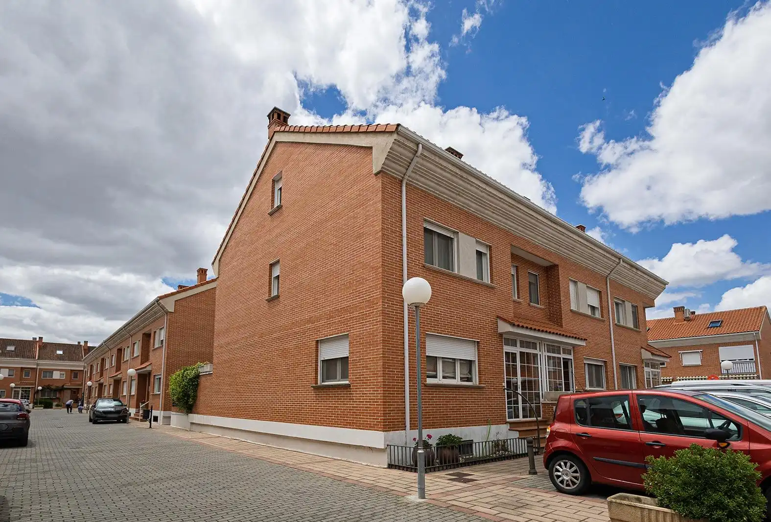 Vista exterior de Casa o xalet en venda en Valladolid amb Calefacció, Jardí privat i Parquet