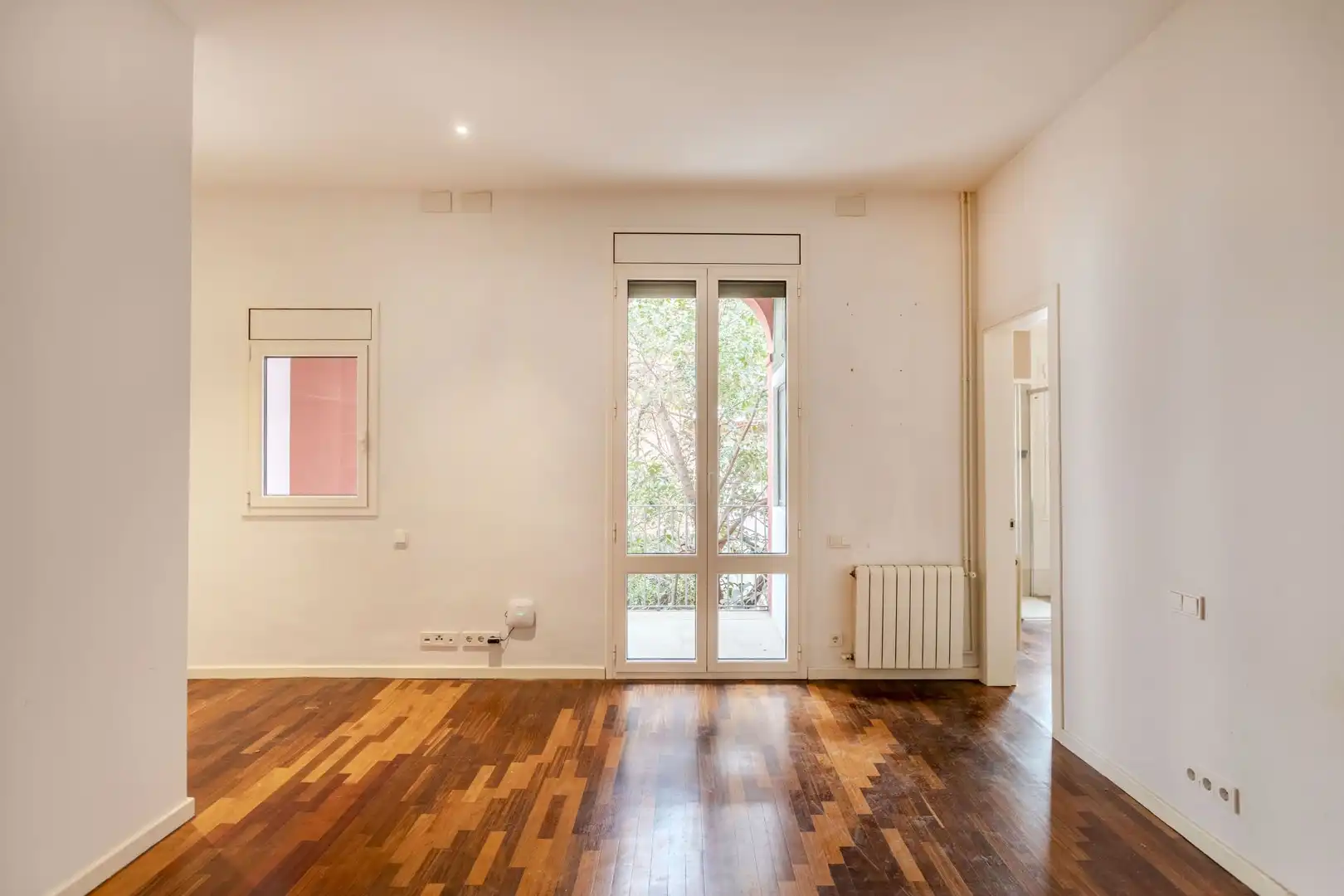 Habitación de Casa adosada en venta en Barcelona con Parquet y Terraza
