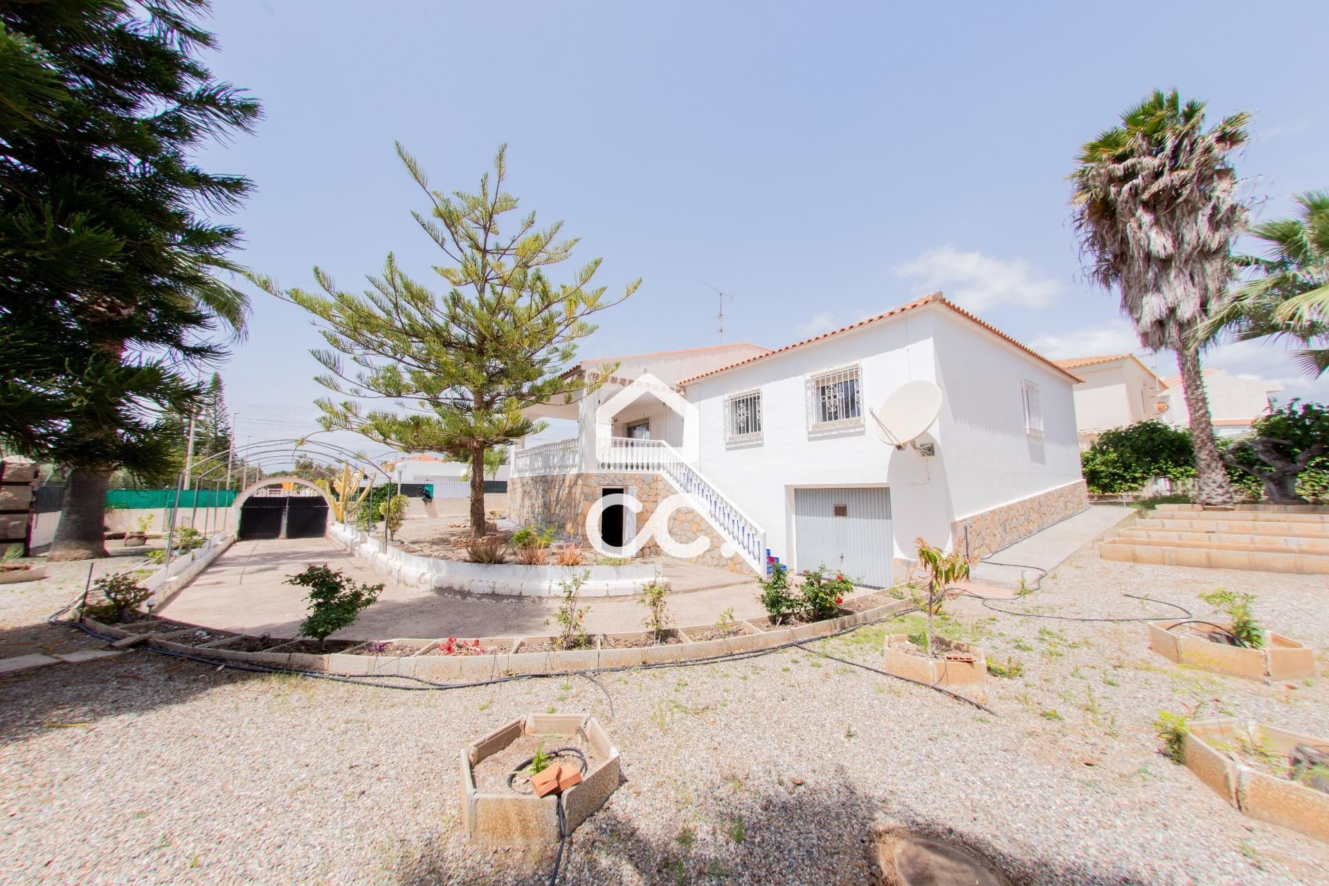 Vista exterior de Casa o xalet en venda en Águilas amb Calefacció, Jardí privat i Terrassa