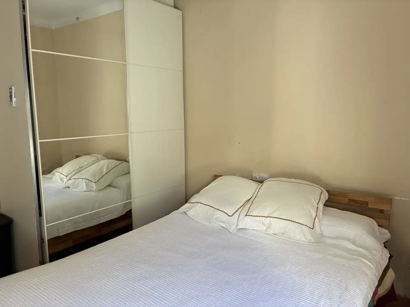 Habitación de Casa adosada en venta en Sant Feliu de Guíxols con Calefacción, Trastero y Balcón