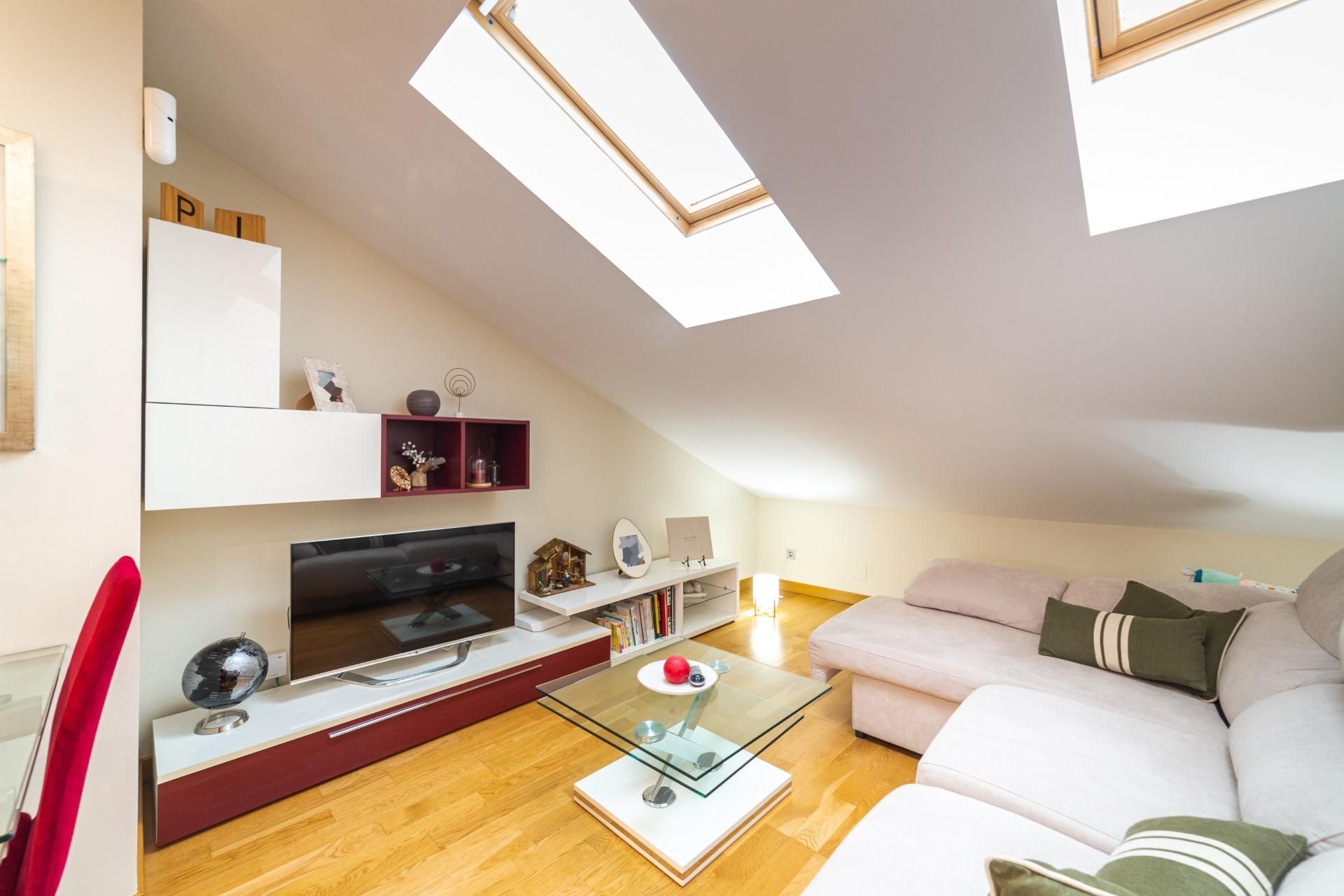 Sala d'estar de Àtic en venda en Valladolid Capital amb Terrassa i Traster