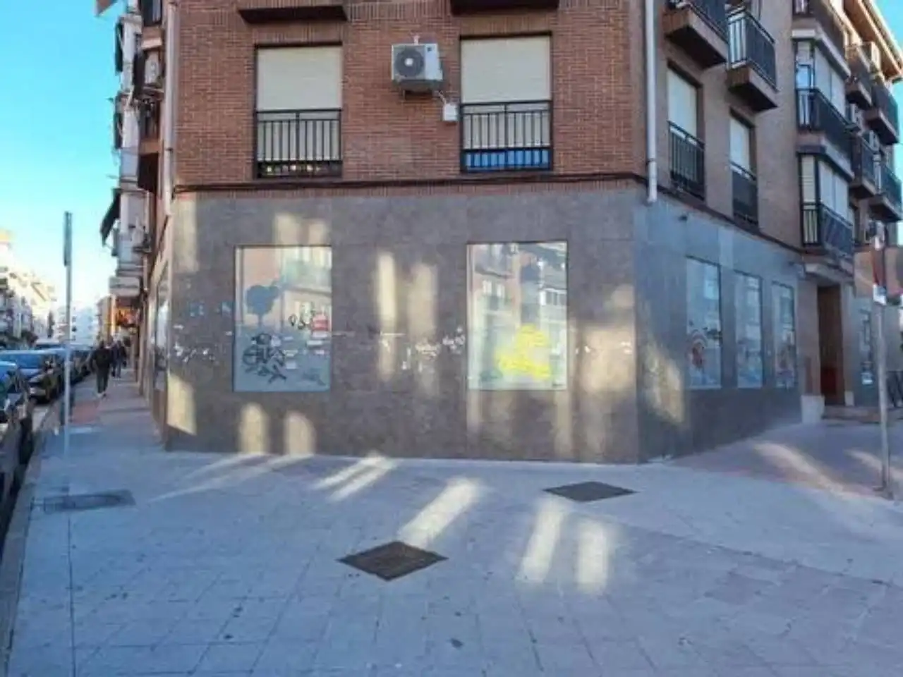 Vista exterior de Local en venda en Leganés