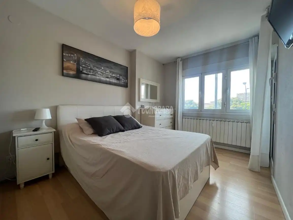 Bedroom of Flat for sale in Zaragoza  with Heating, Terrace and Furnished