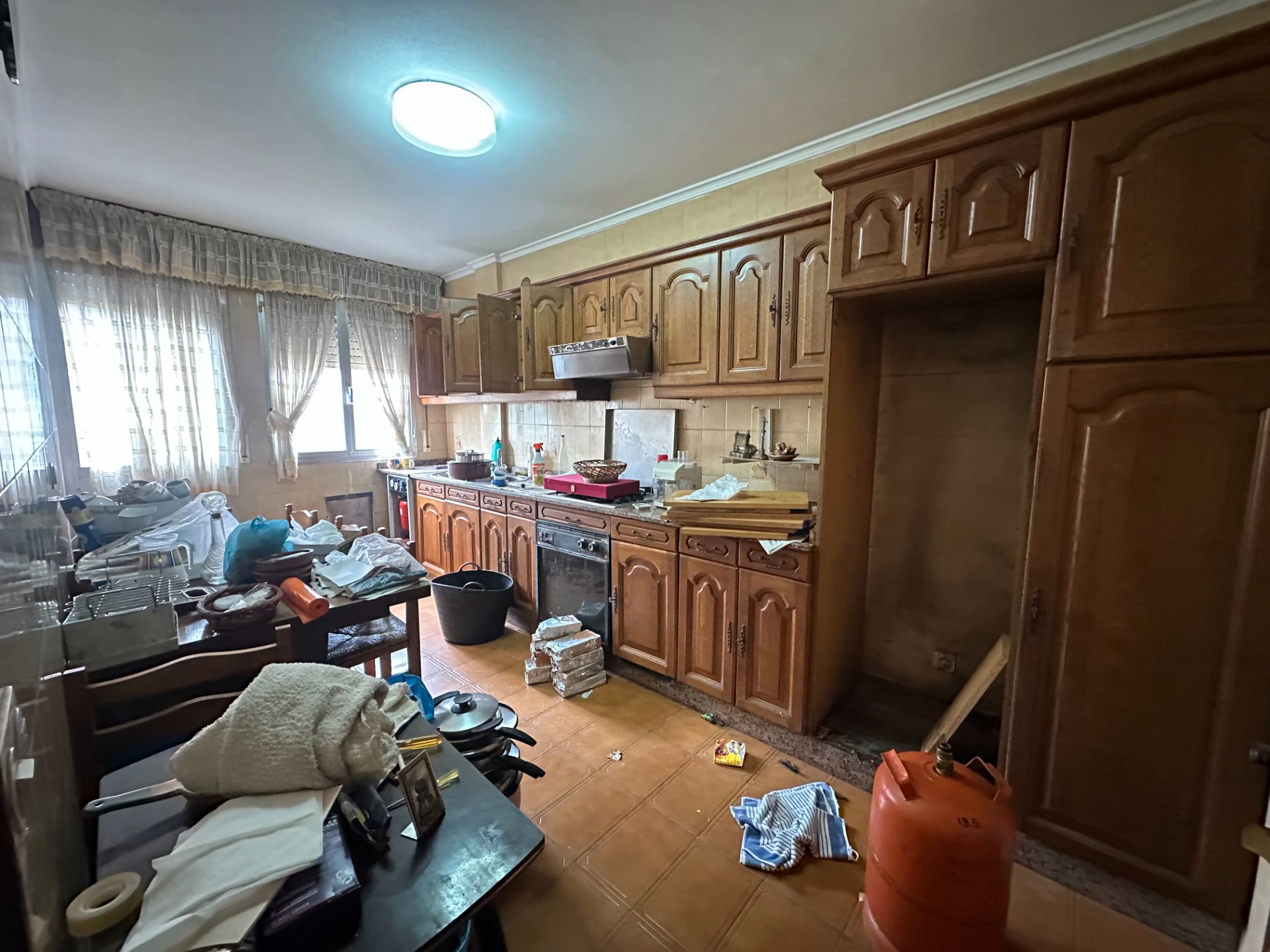 Kitchen of Flat for sale in Santiago de Compostela   with Heating, Storage room and Oven