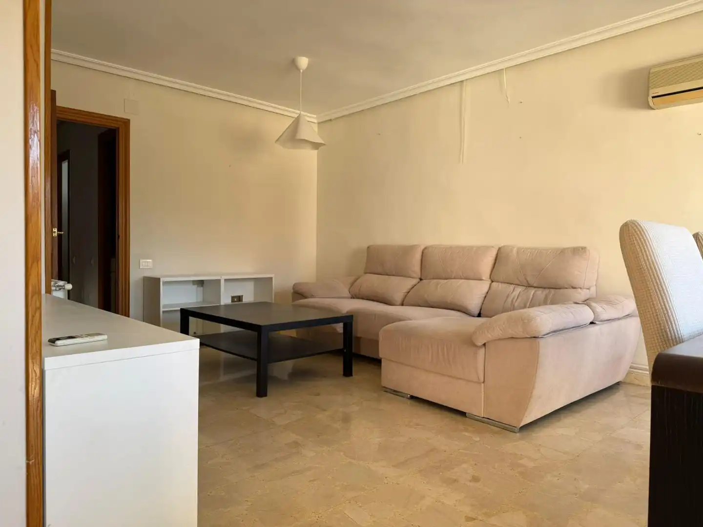 Sala d'estar de Pis de lloguer en Murcia amb Aire condicionat i Calefacció