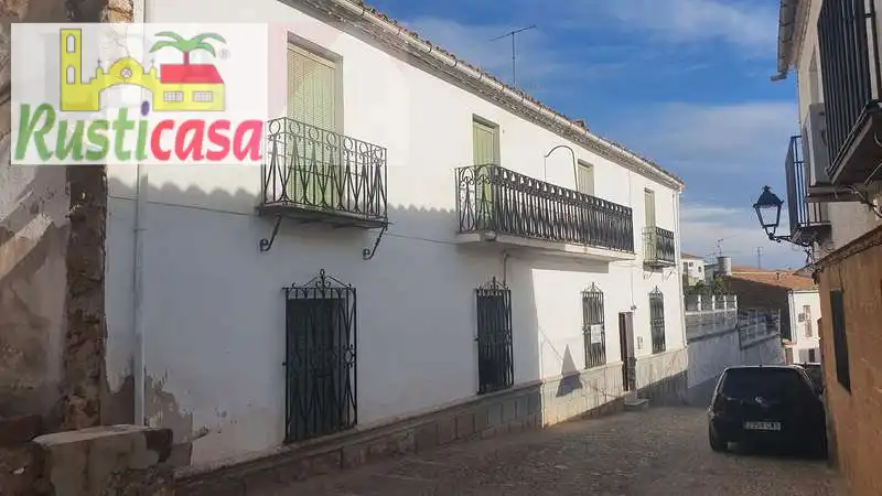 Vista exterior de Casa o chalet en venta en Baños de la Encina con Jardín privado