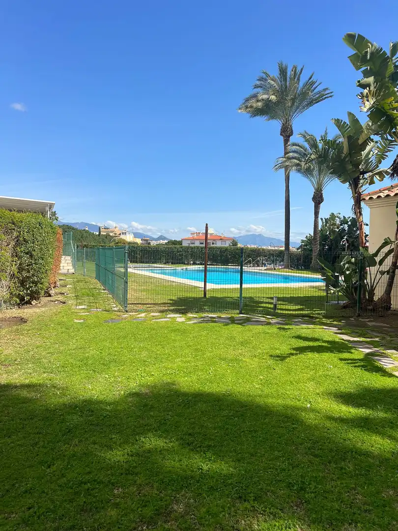 Piscina de Apartament en venda en Estepona amb Terrassa, Piscina i Piscina comunitària