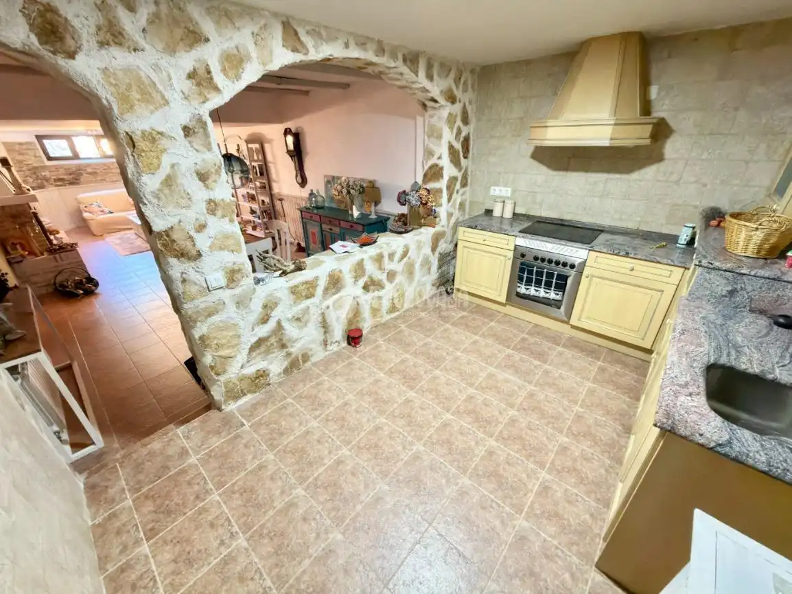 Cuina de Casa o xalet en venda en Valdeaveruelo amb Aire condicionat, Calefacció i Terrassa