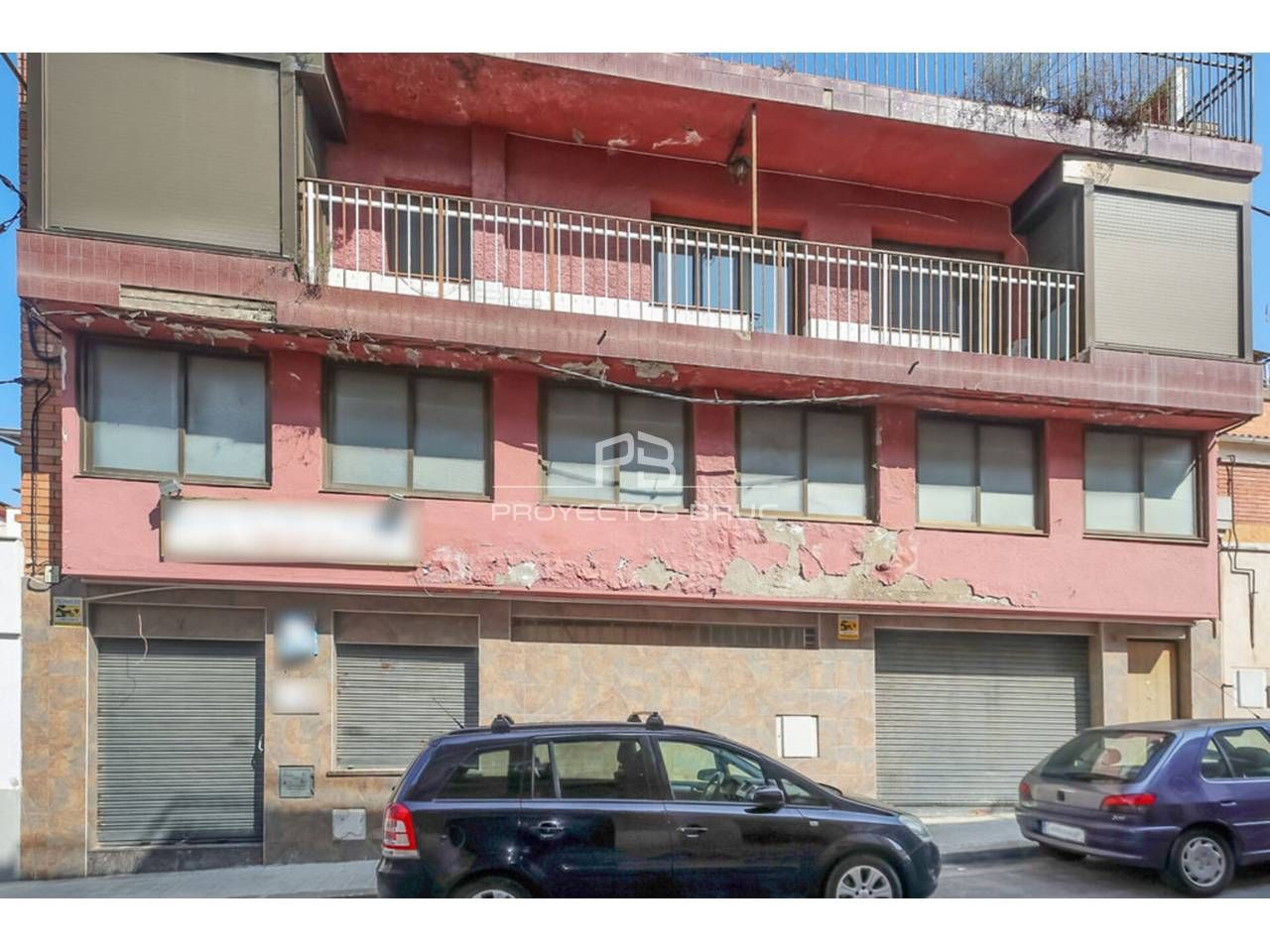 Vista exterior de Edifici en venda en Sabadell